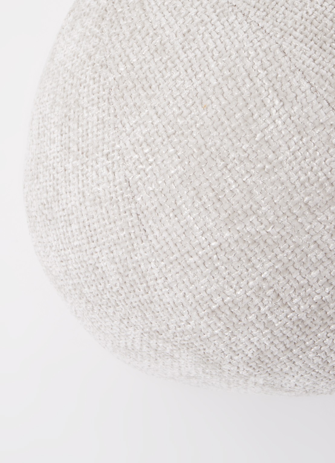 POLSPOTTEN Ball sierkussen S Ø30 cm - detail 2 lichtgrijs
