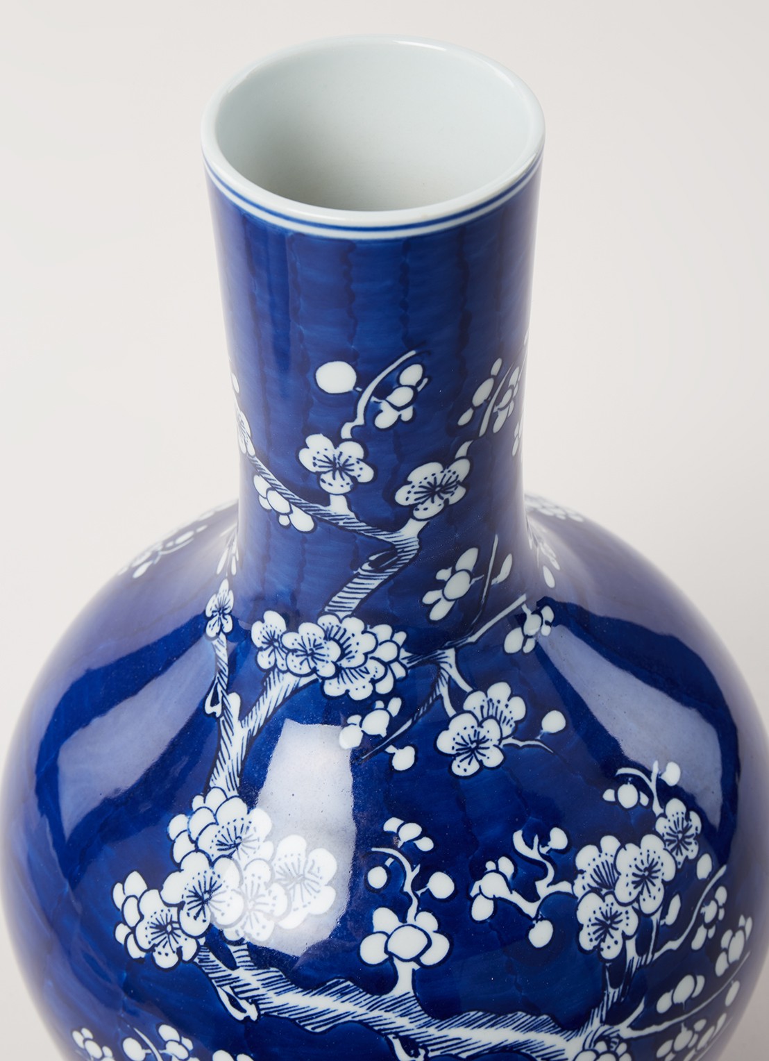 POLSPOTTEN Blossom vaas S 36 cm  - detail blauw
