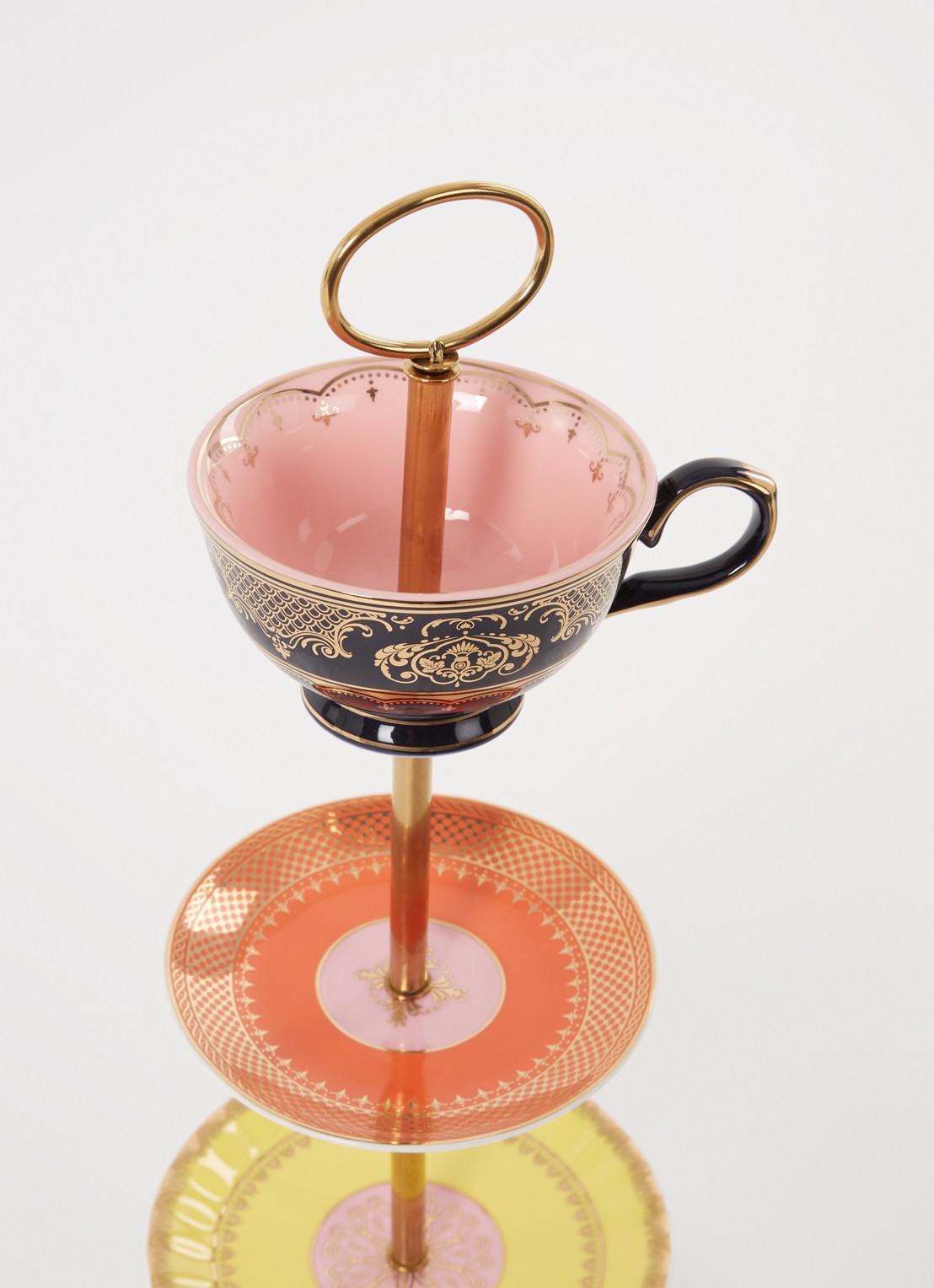 POLSPOTTEN Grandpa High Tea serveerschaal 44 cm - voorkant 2 lila