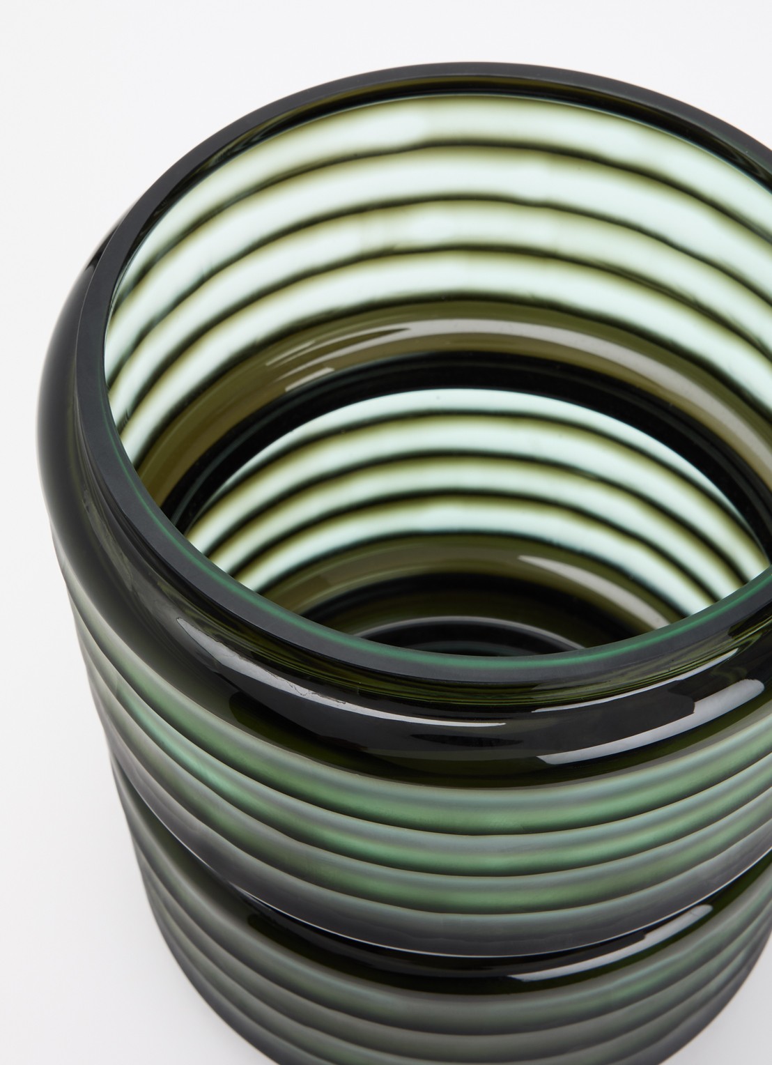 POLSPOTTEN Layer M vaas 27 cm  - voorkant 2 groen