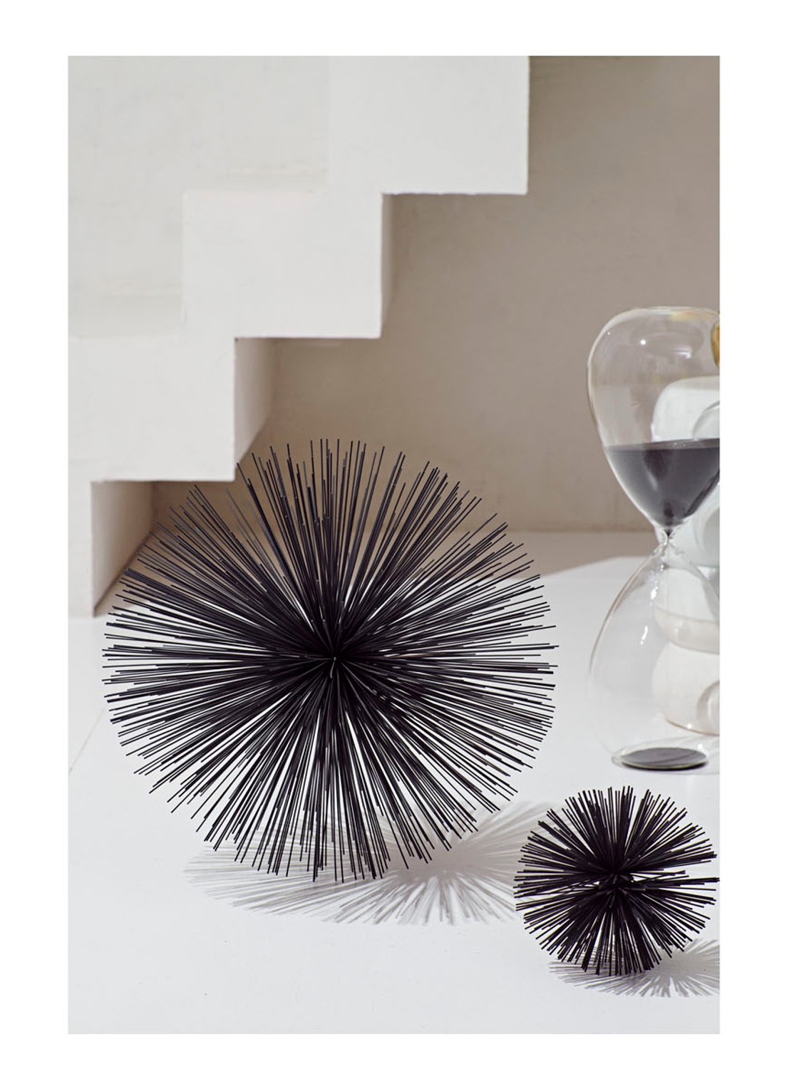 POLSPOTTEN Prickle Small decoratie van messing - detail 4 zwart