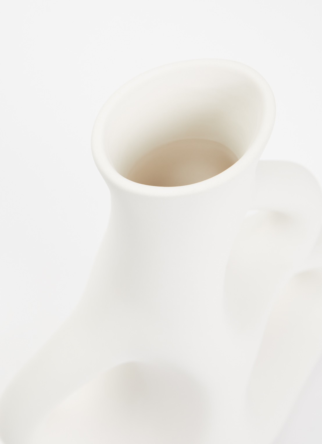 POLSPOTTEN Three Ears Small vaas 21 cm - detail 2 wit