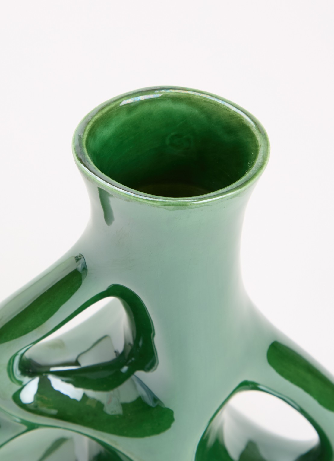 POLSPOTTEN Three Ears Small vaas 21 cm - voorkant 2 groen