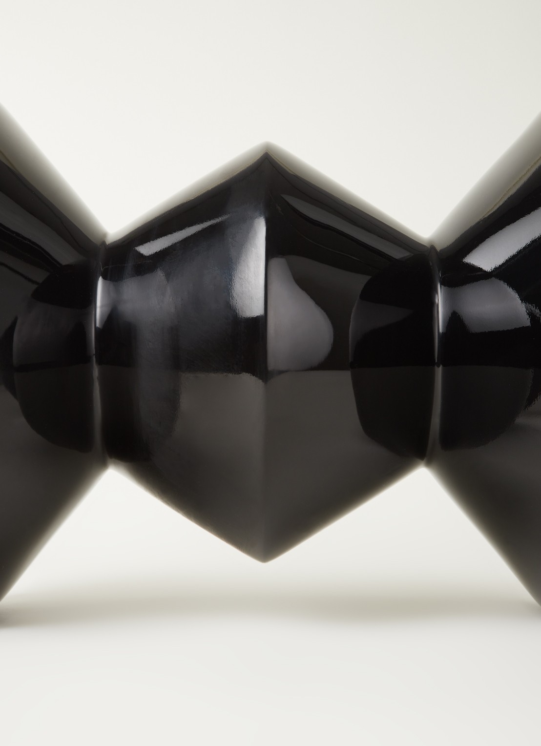 POLSPOTTEN Zig Zag kruk 35,5 cm - detail 3 zwart