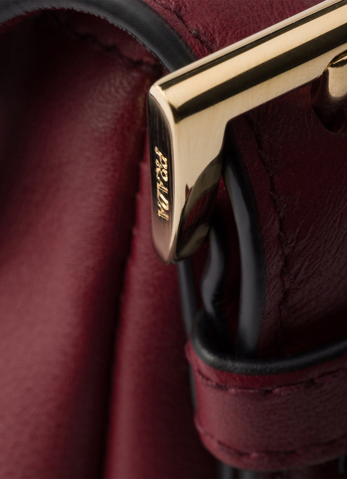 Prada Aimée Medium schoudertas van leer - detail 4 donkerrood