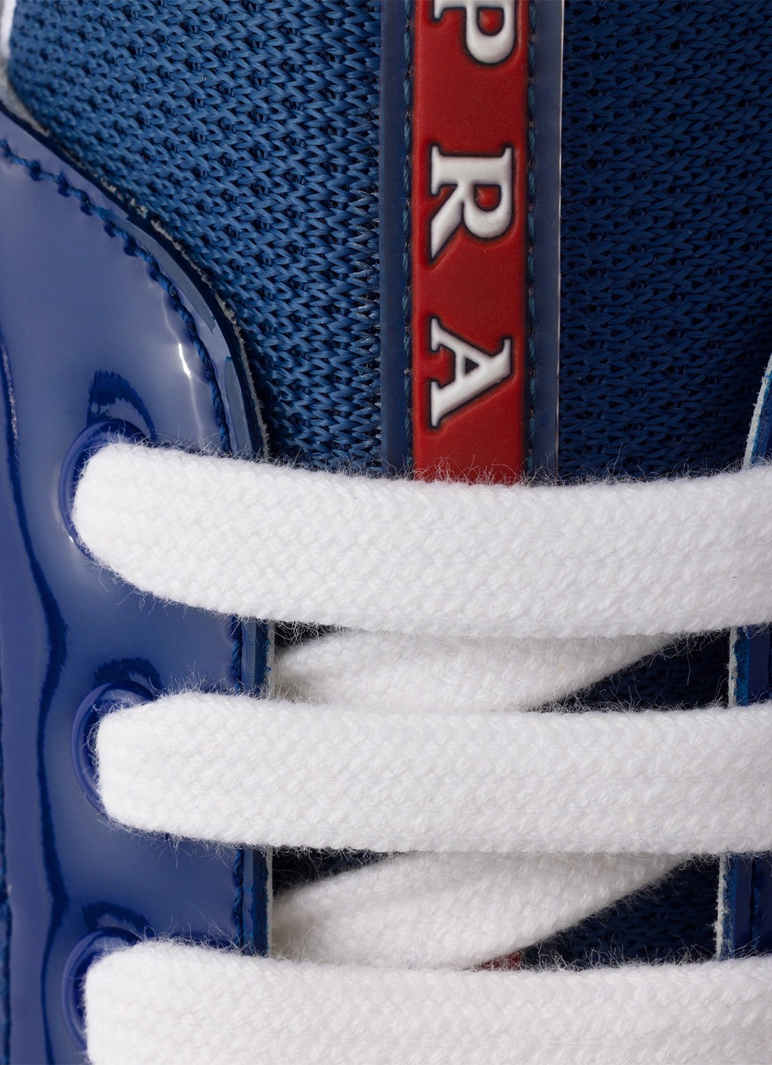 Prada America's Cup sneaker van mesh met details van lakleer - detail 3 donkerblauw