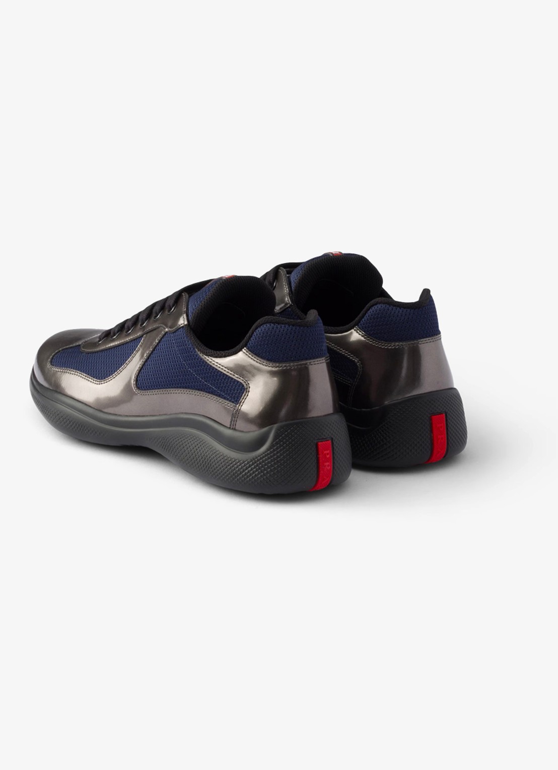 Prada America's Cup sneaker van mesh met metallic finish - achterkant donkerblauw