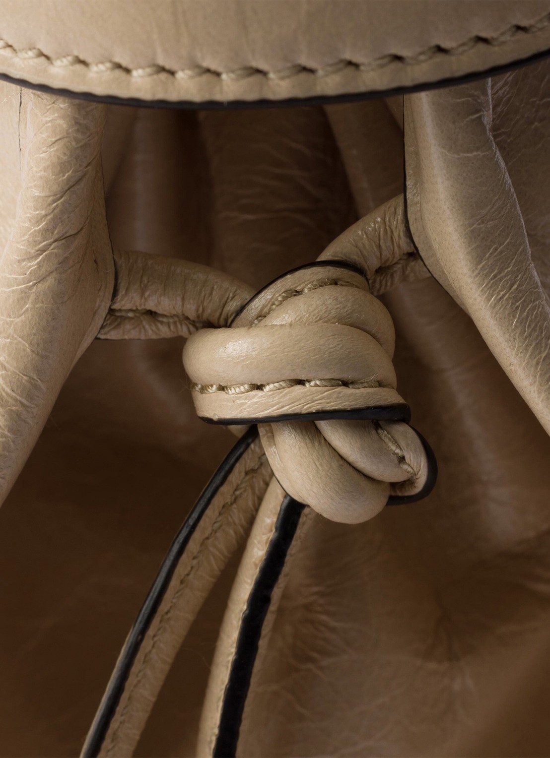 Prada Bonnie Extra-Large schoudertas van kalfsleer - detail beige