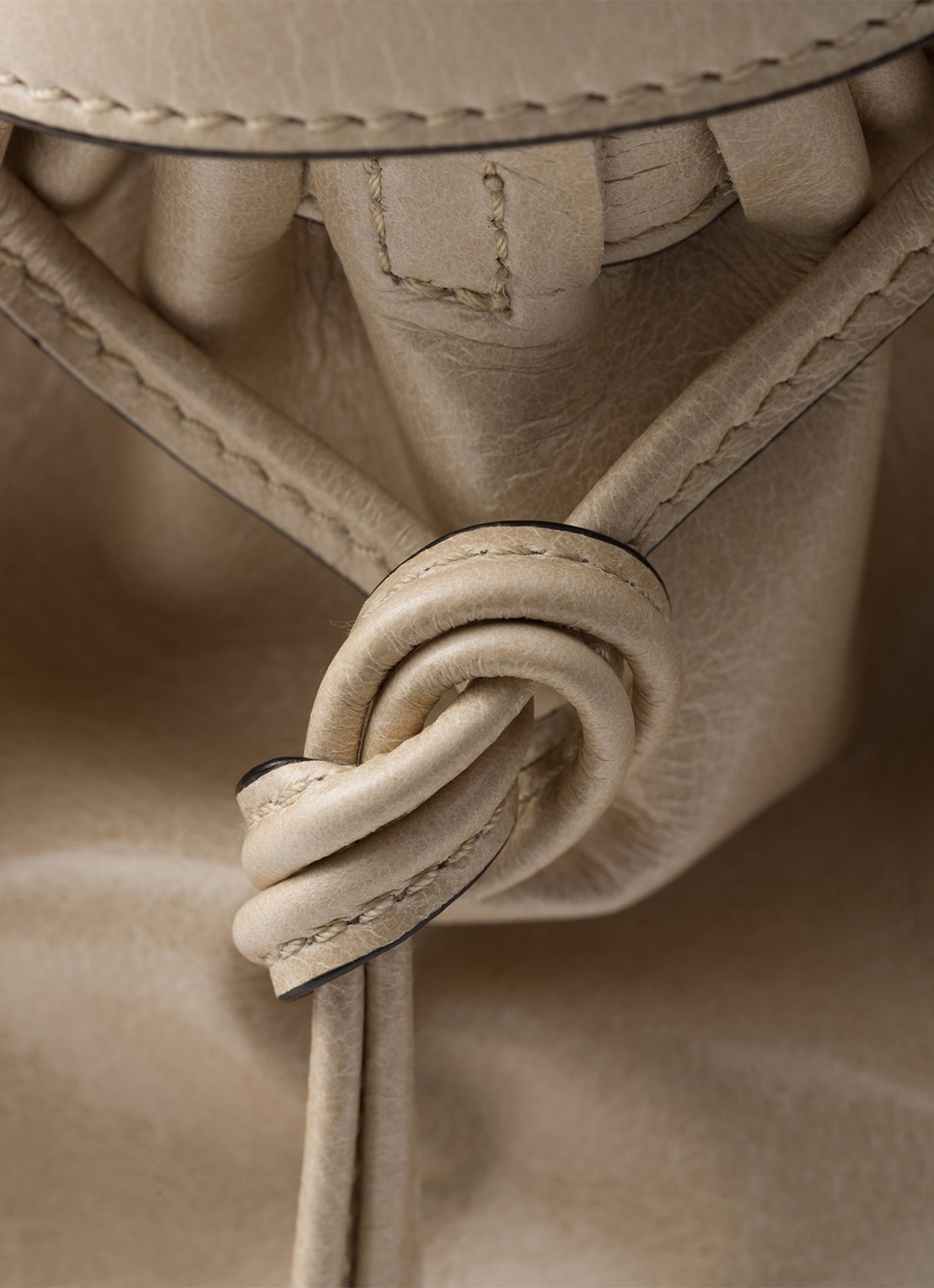 Prada Bonnie Large schoudertas van kalfsleer - detail 4 beige