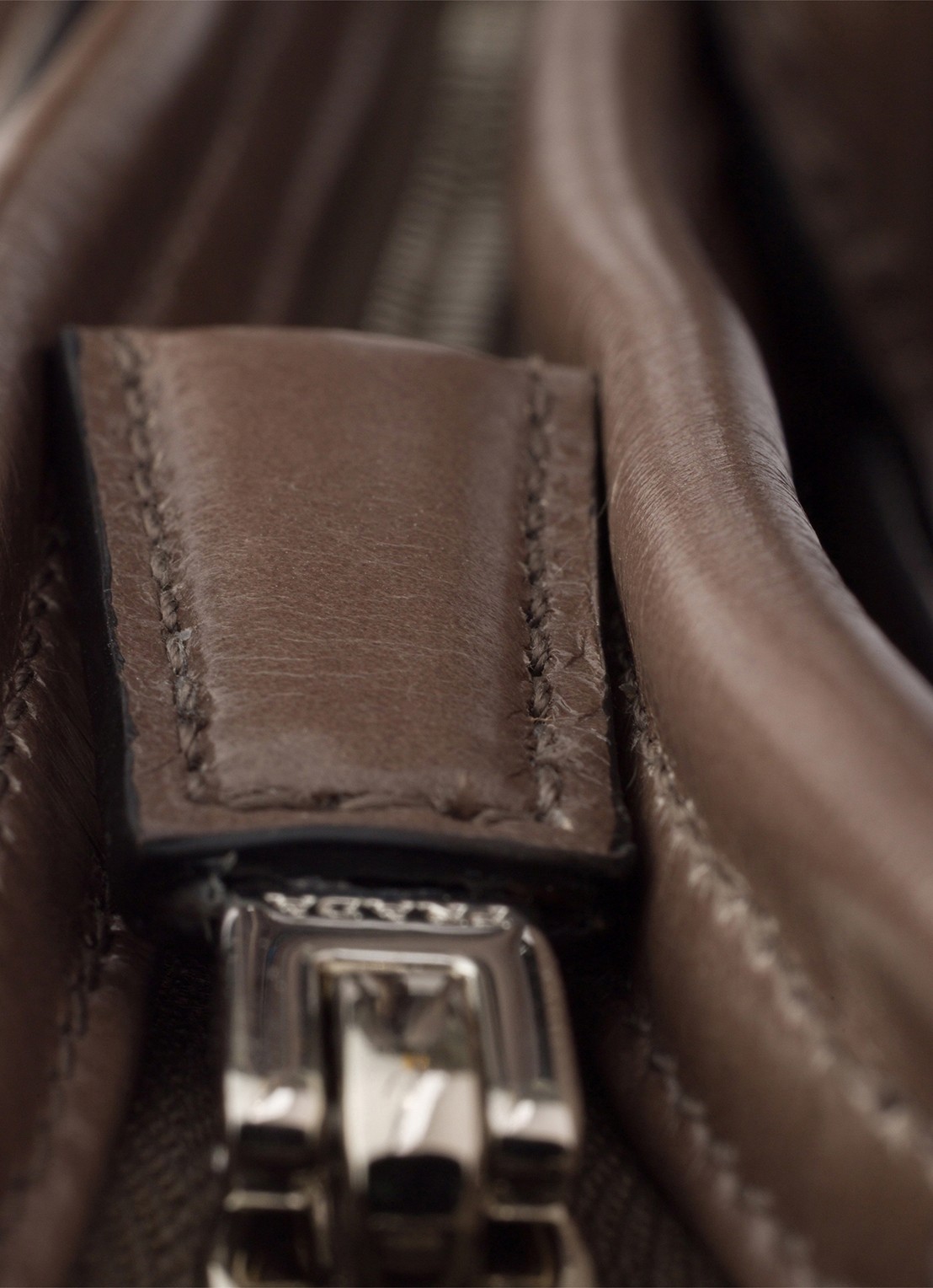 Prada Bonnie Large schoudertas van kalfsleer - detail 5 taupe