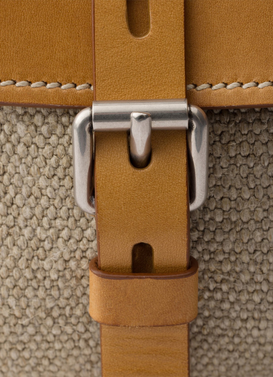 Prada Bonnie Medium schoudertas met leren details - detail camel