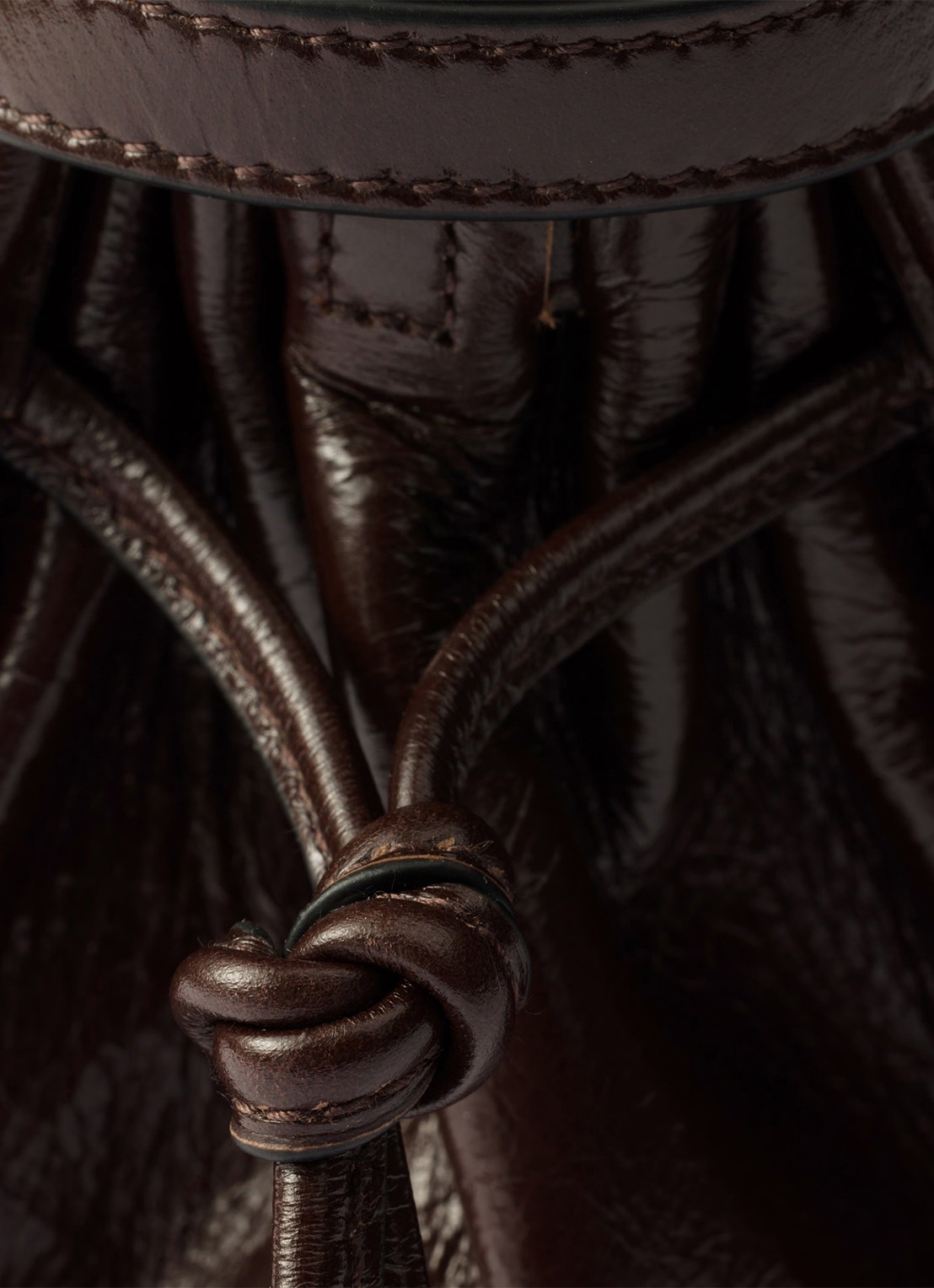 Prada Bonnie Medium schoudertas van kalfsleer - detail 6 donkerbruin