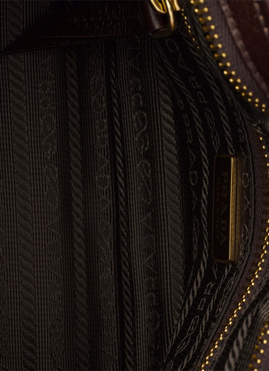 Prada Bonnie Mini handtas van kalfsleer - detail donkerbruin