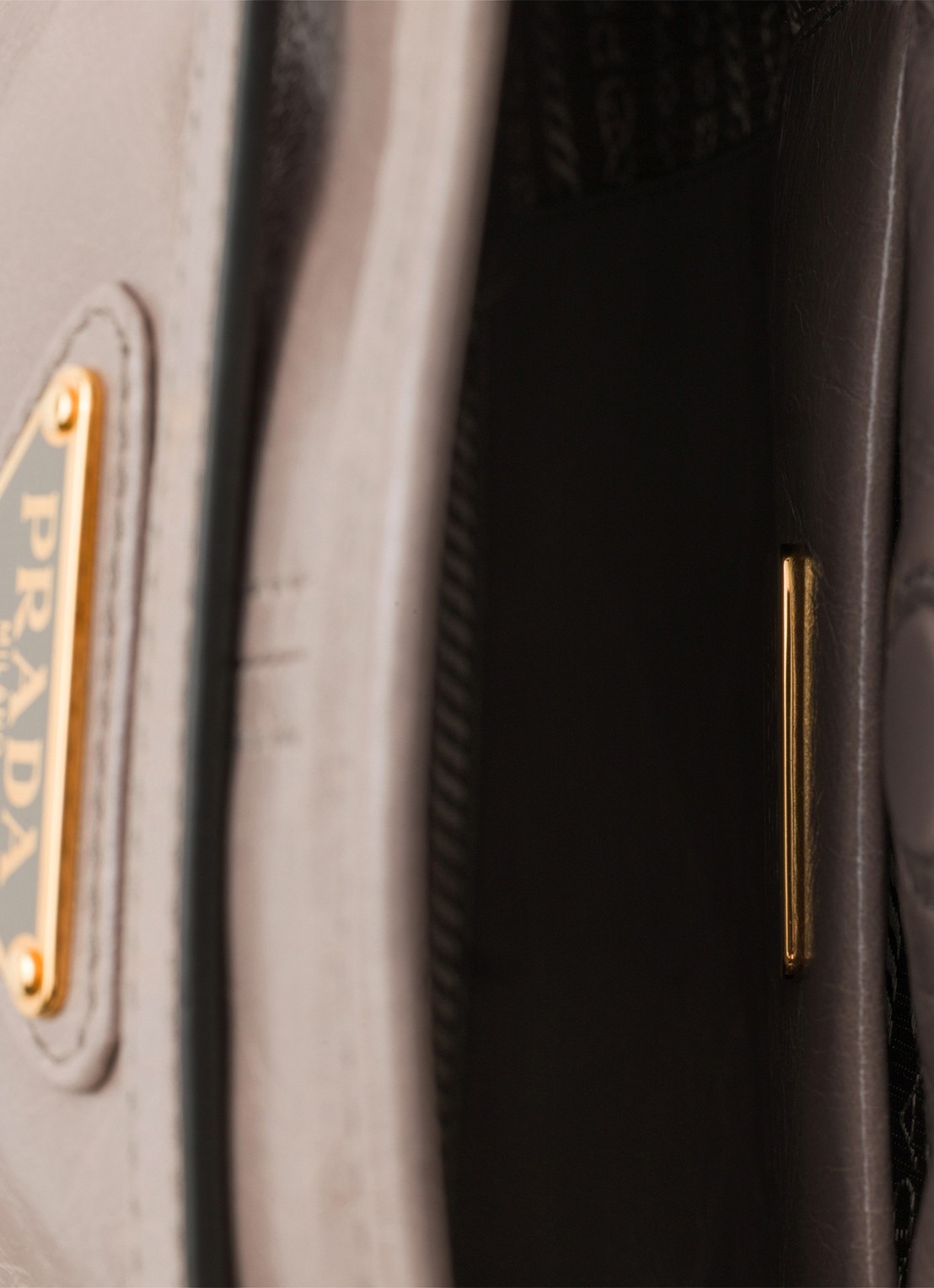 Prada Bonnie Mini schoudertas van kalfsleer - detail 6 taupe