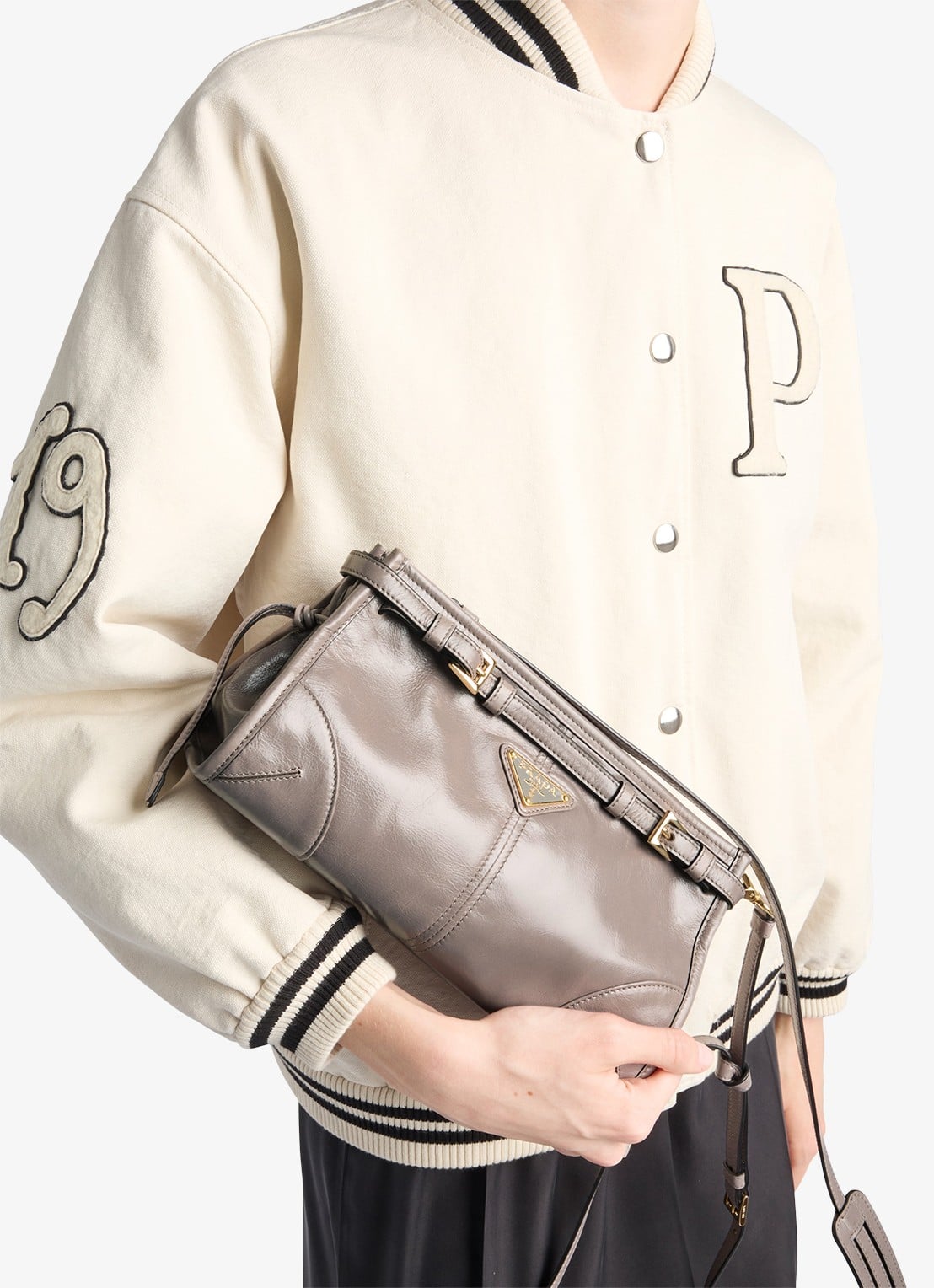 Prada Bonnie Small schoudertas van leer met afneembare schouderriem - detail 4 taupe