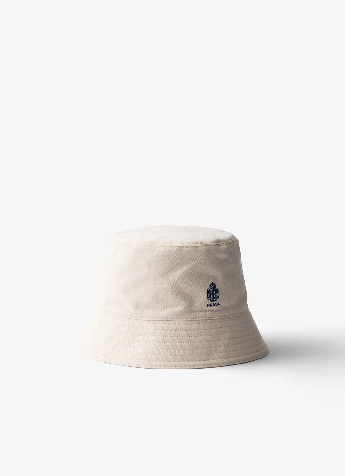 Prada Bucket hoed met logoborduring - voorkant gebroken wit