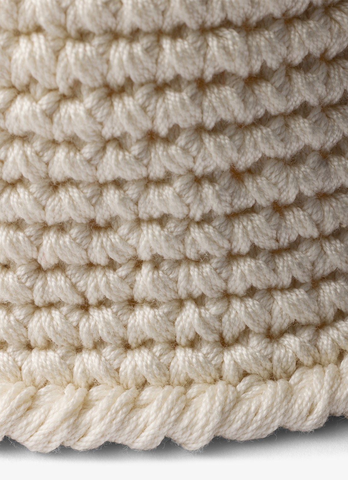 Prada Bucket hoed van crochet met logo - detail 3 gebroken wit