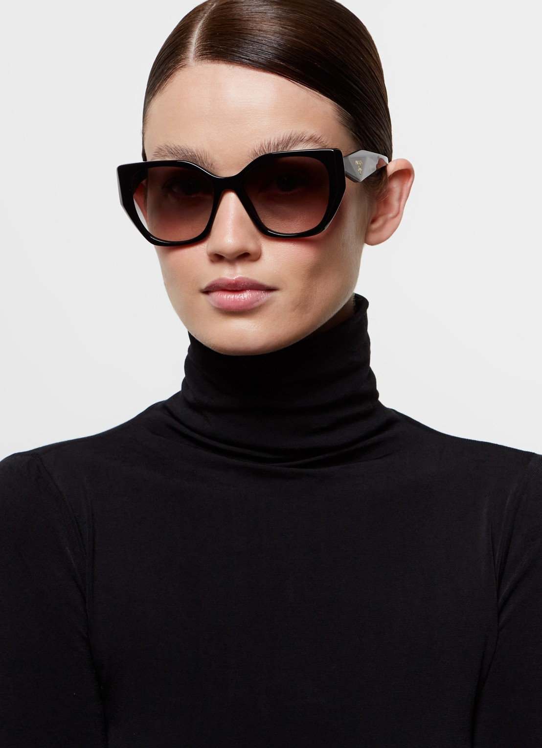 Prada Butterfly zonnebril PR19ZS  - voorkant 2 zwart