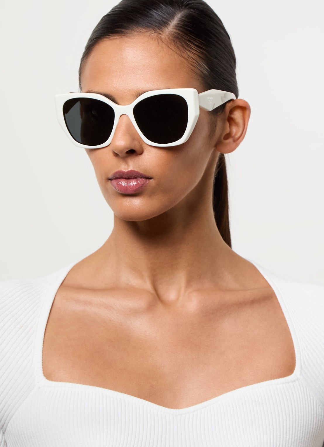 Prada Butterfly zonnebril PR19ZS - voorkant 2 gebroken wit