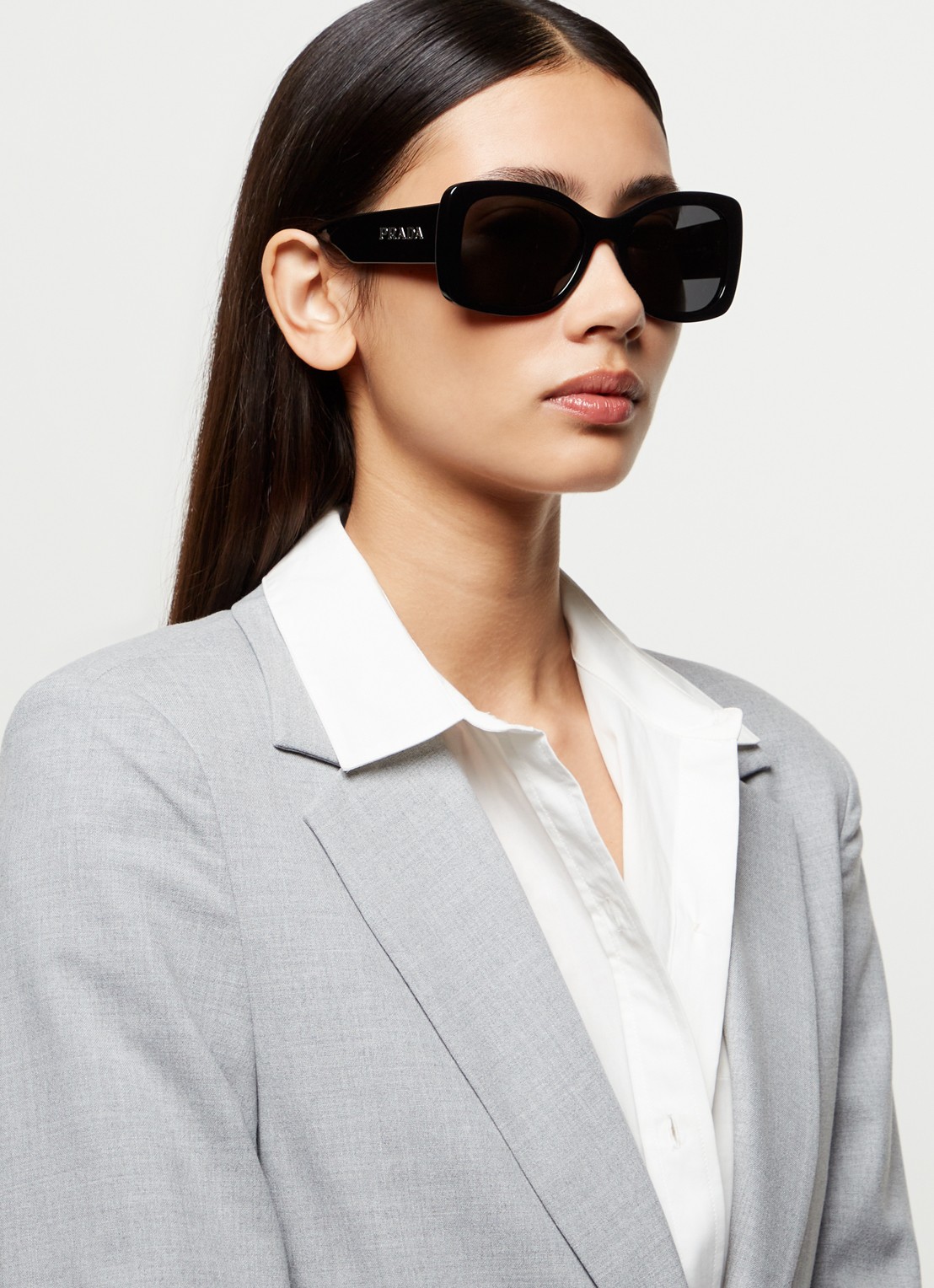 Prada Butterfly zonnebril PRA08S - voorkant 5 zwart