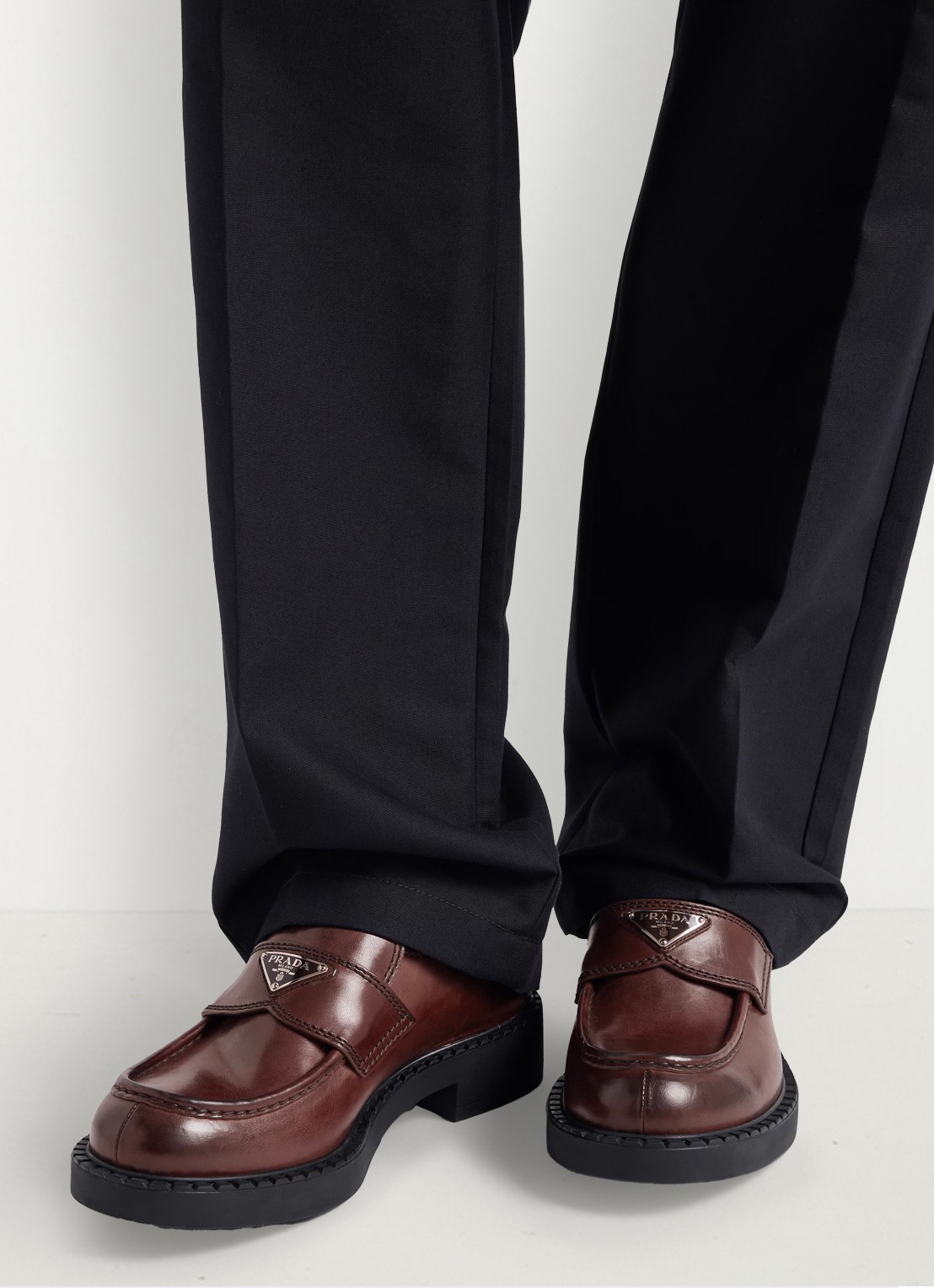 Prada Chocolate loafer van kalfsleer - voorkant 6 bruin