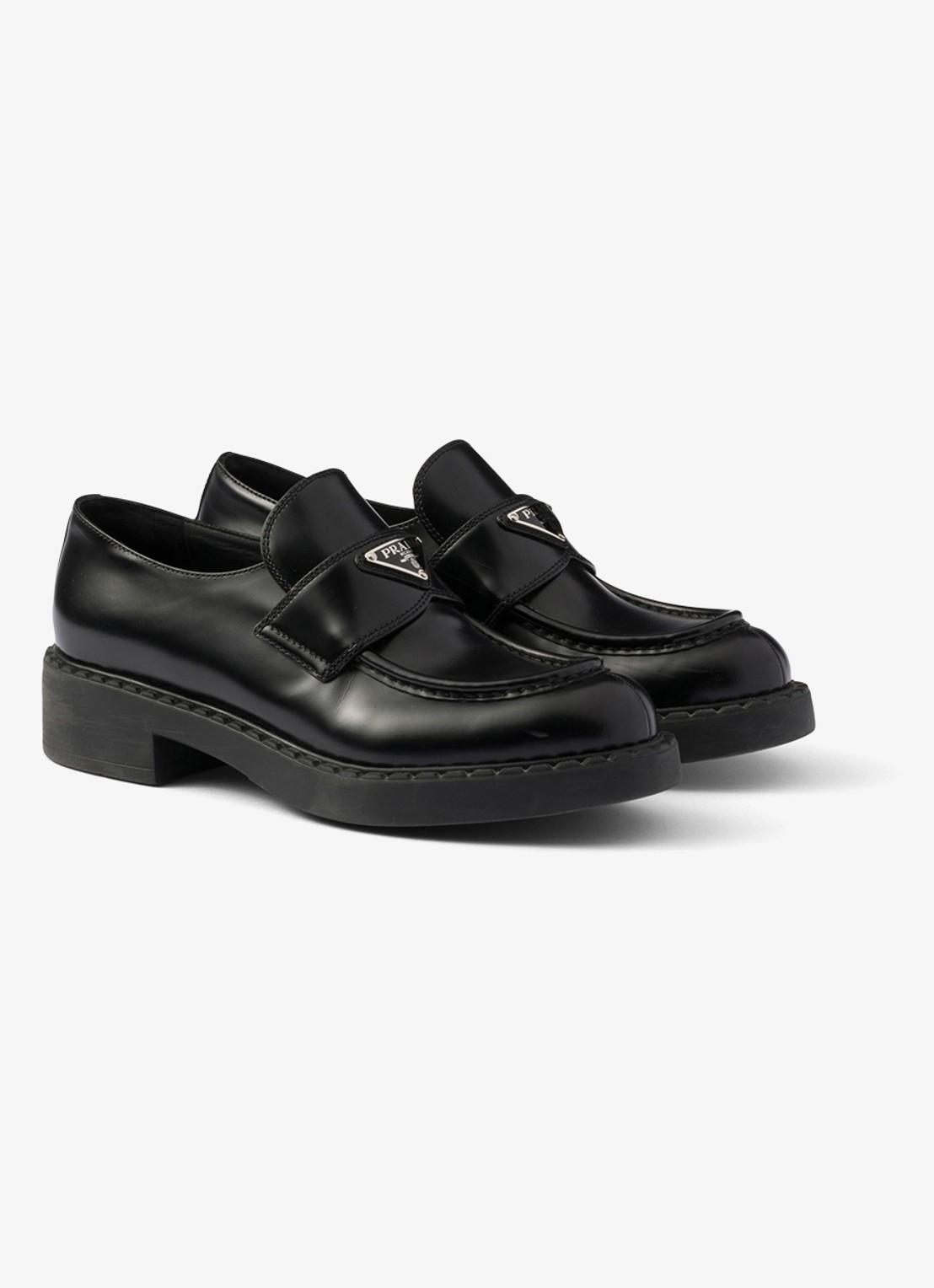 Prada Chocolate loafer van leer met logo  - voorkant 2 zwart