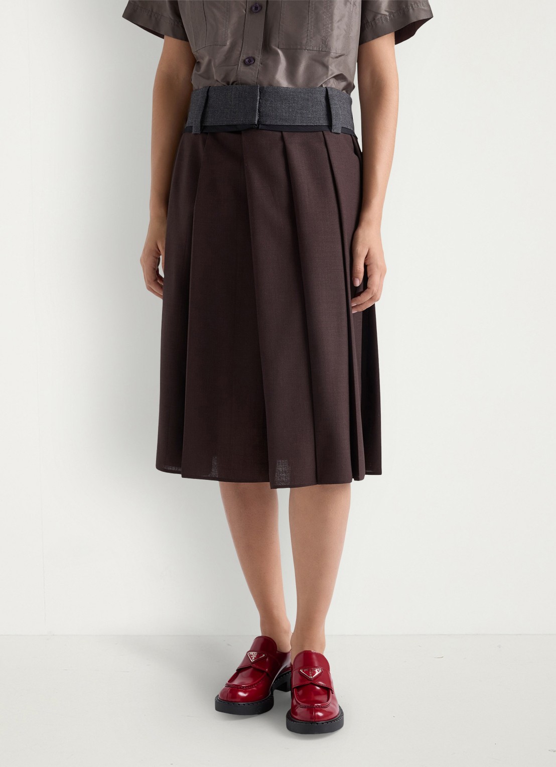 Prada Chocolate loafer van leer met logo  - voorkant 3 rood