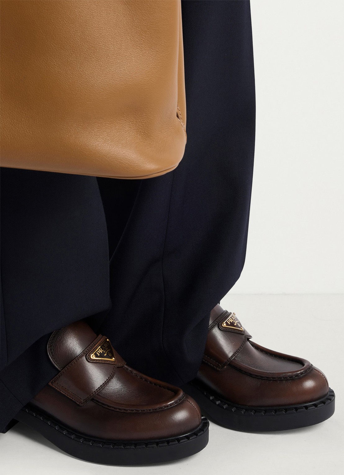 Prada Chocolate loafer van leer - detail 4 donkerbruin