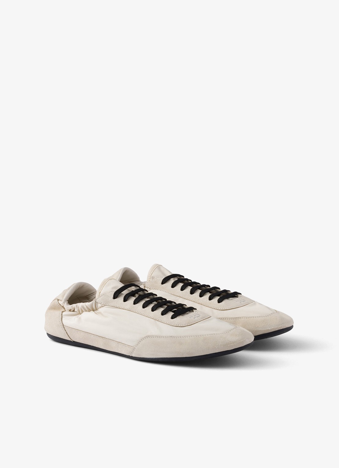 Prada Collapse Re-Nylon sneaker met suède details - voorkant 5 beige