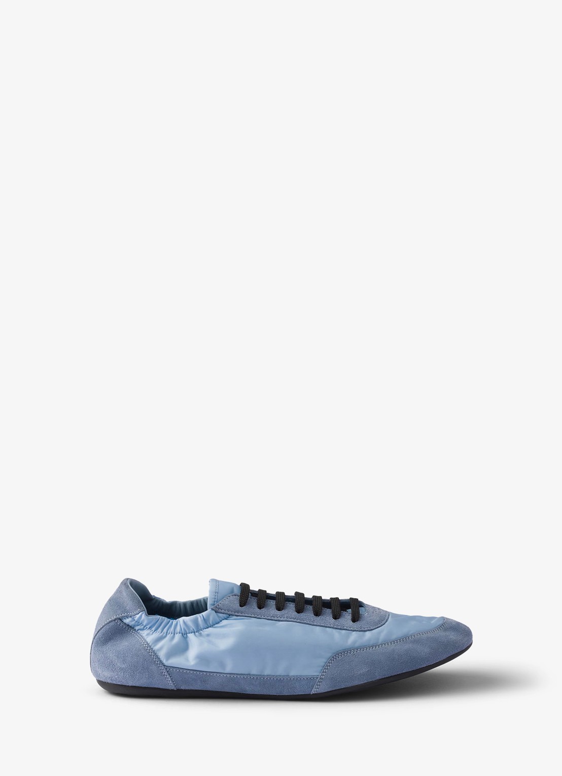 Prada Collapse Re-Nylon sneaker met suède details - voorkant 2 lichtblauw