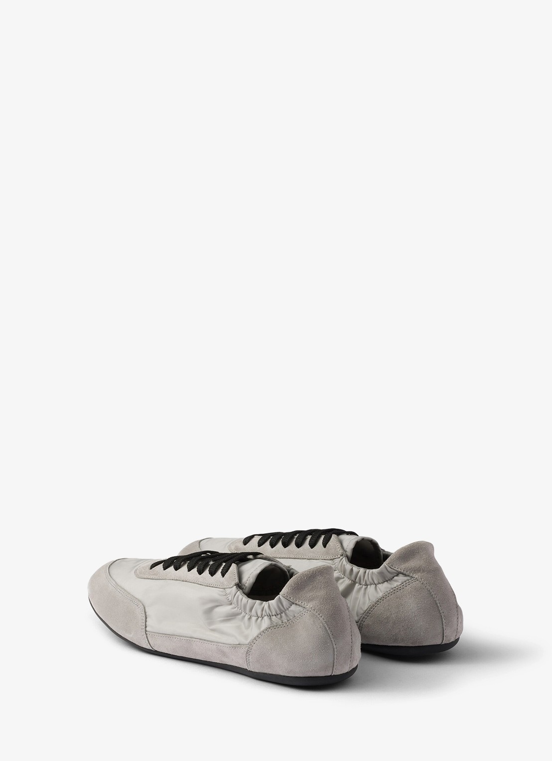 Prada Collapse Re-Nylon sneaker met suède details - achterkant grijs