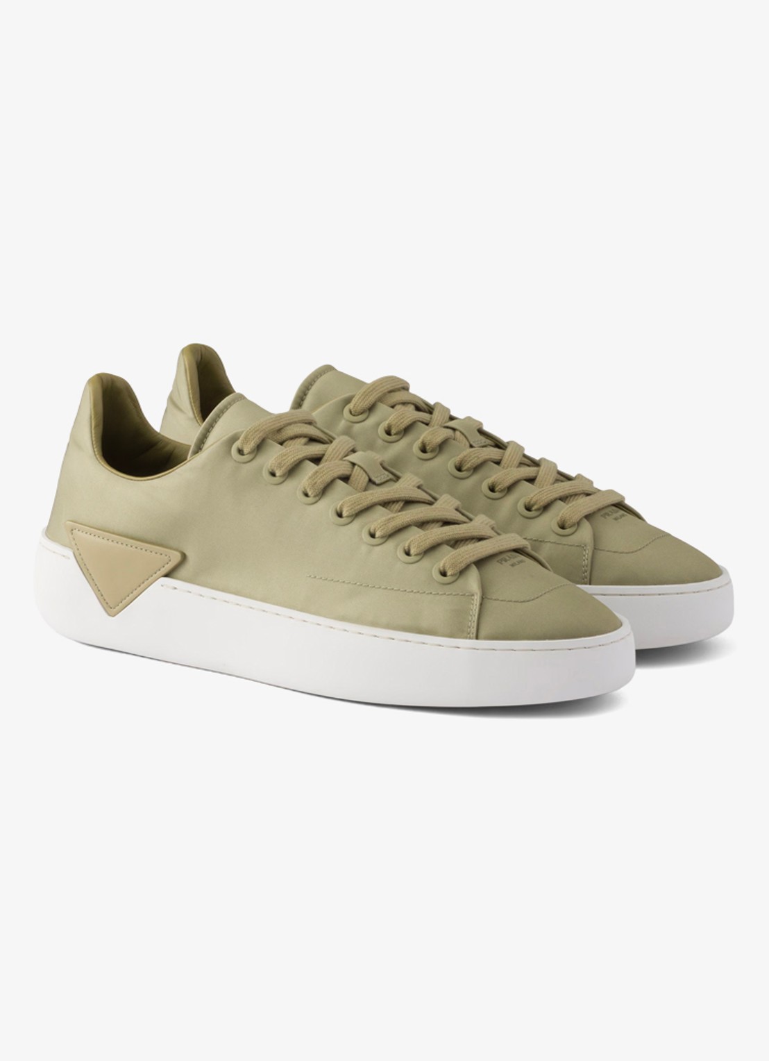 Prada Court Re-Nylon sneaker met logo - voorkant 2 groen