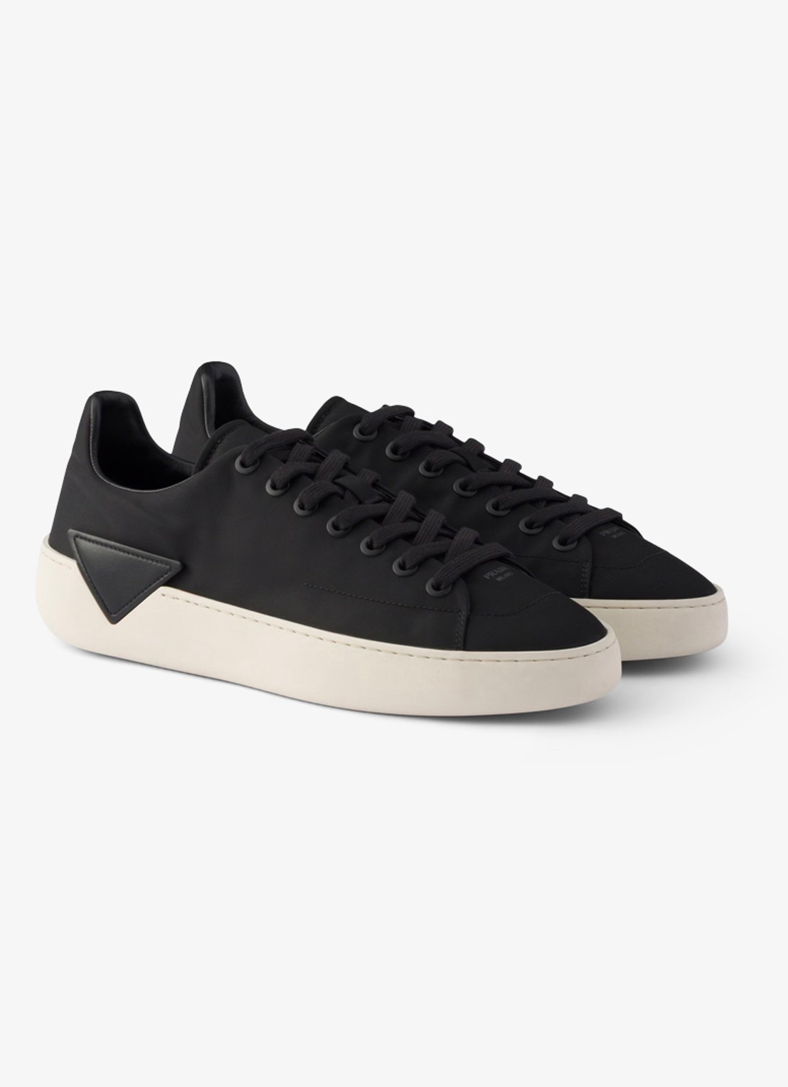Prada Court Re-Nylon sneaker met logo - voorkant 6 zwart