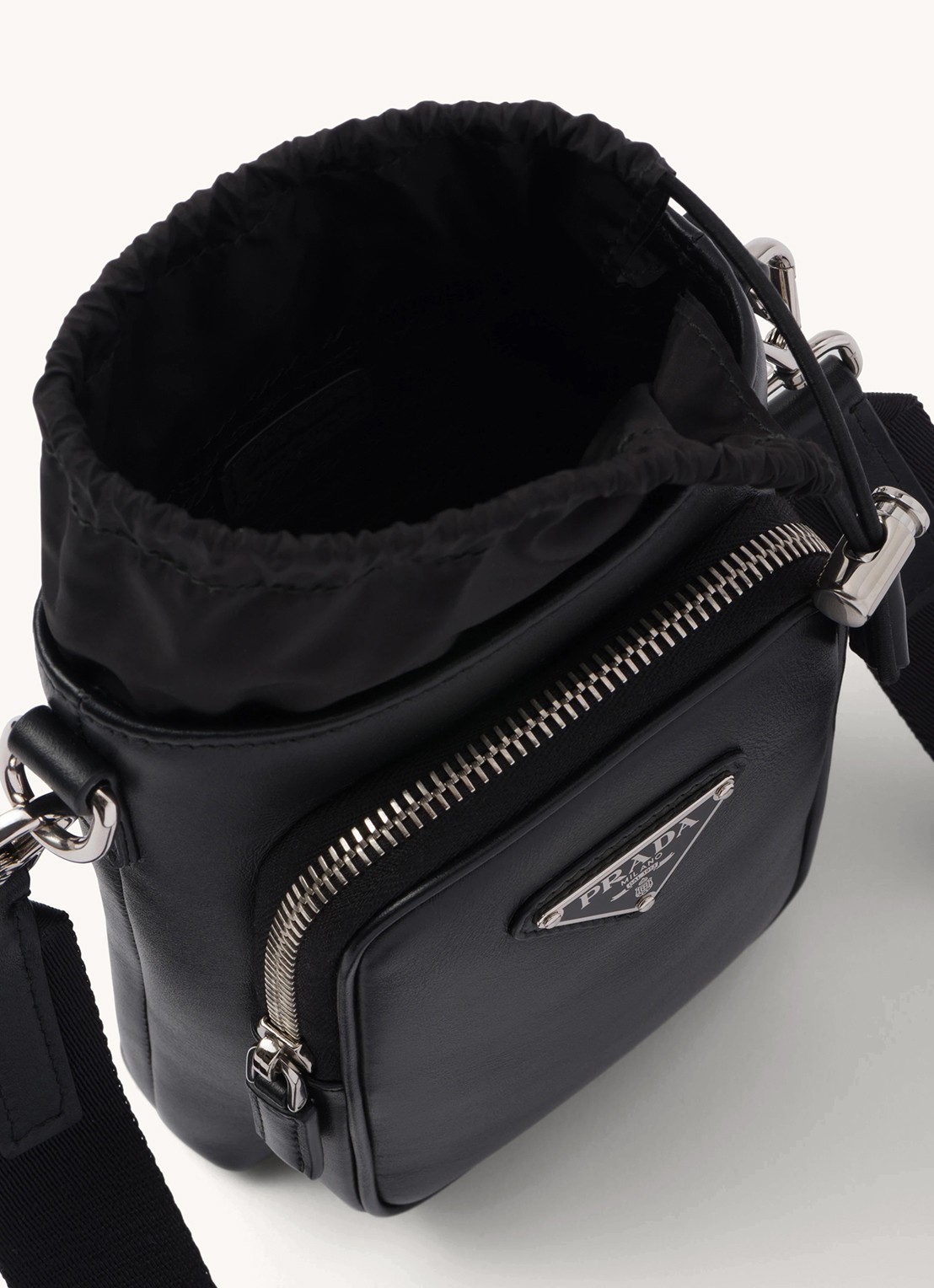 Prada Crossbody telefoonhoes van leer met afneembare schouderriem - detail 5 zwart