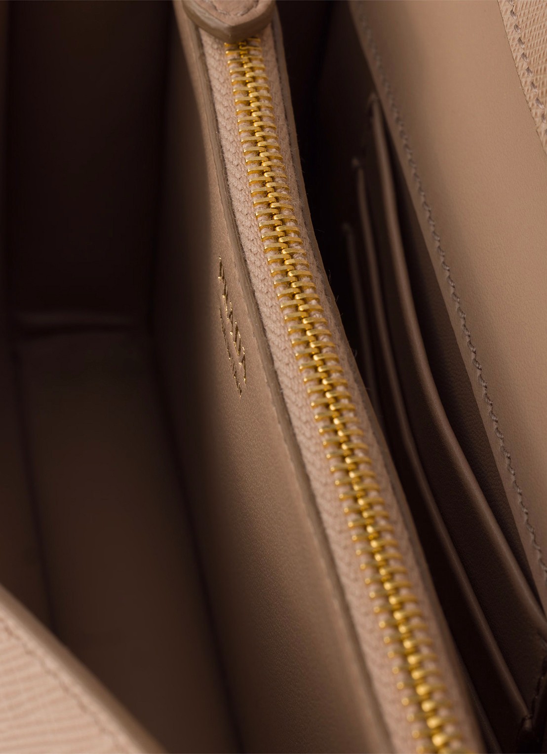 Prada Crossbodytas van kalfsleer - detail 4 lichtbruin