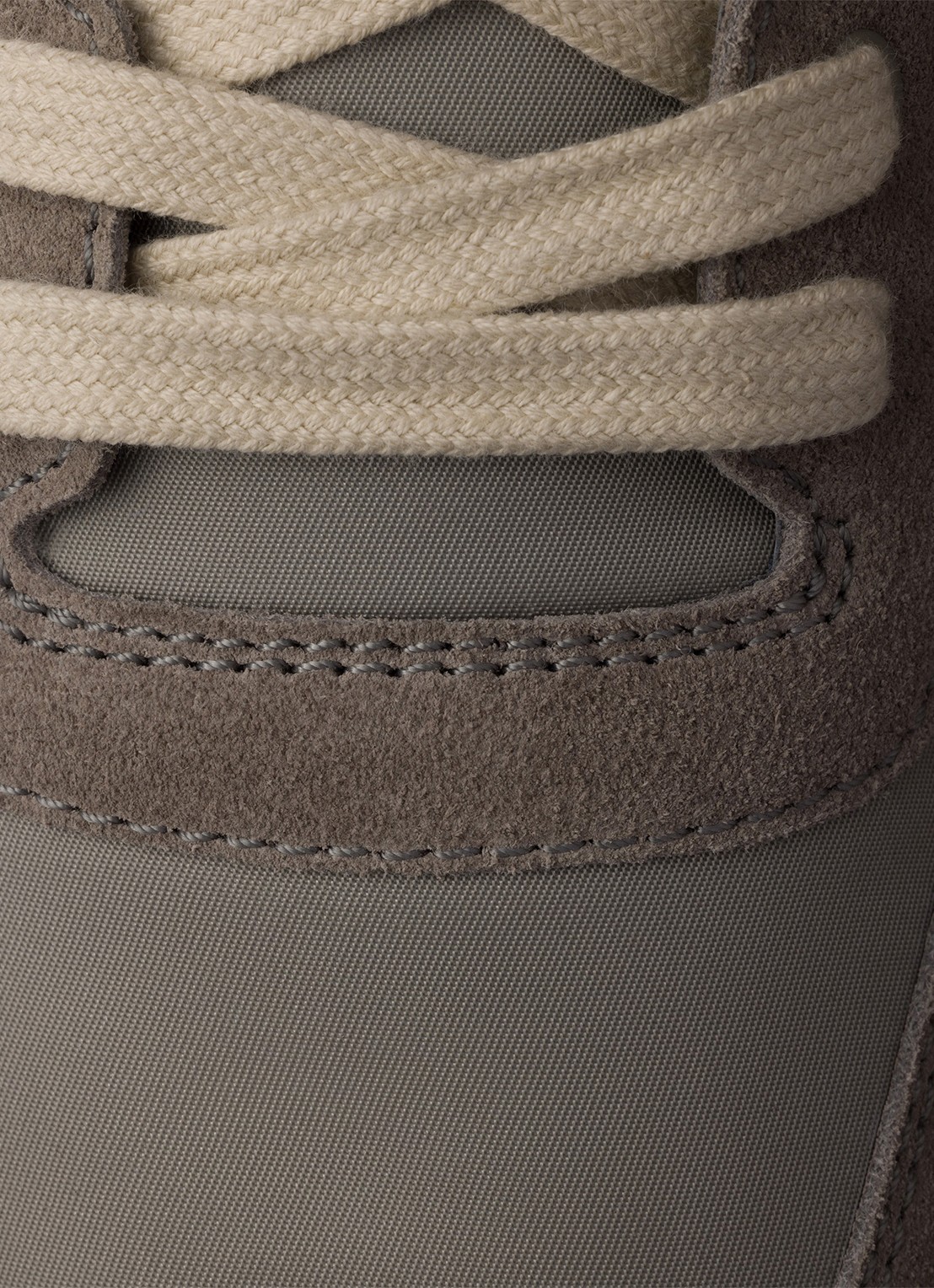 Prada Downtown Re-Nylon sneaker met suède details - detail 6 taupe