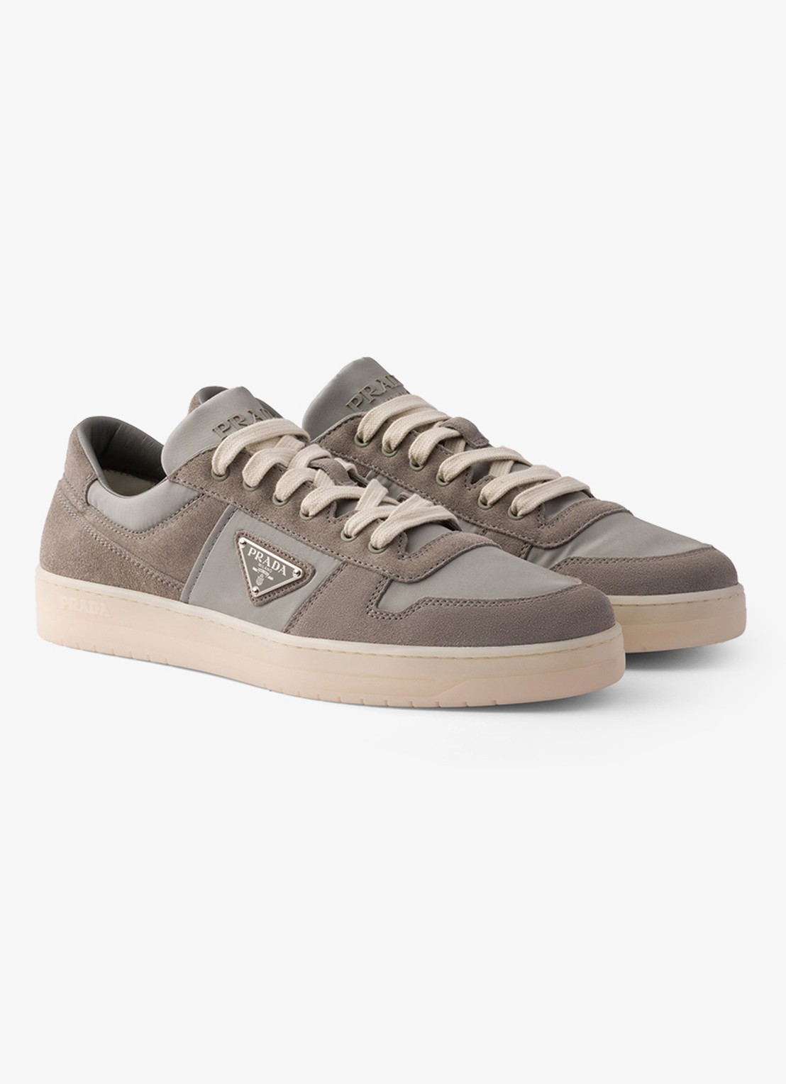 Prada Downtown Re-Nylon sneaker met suède details - voorkant taupe