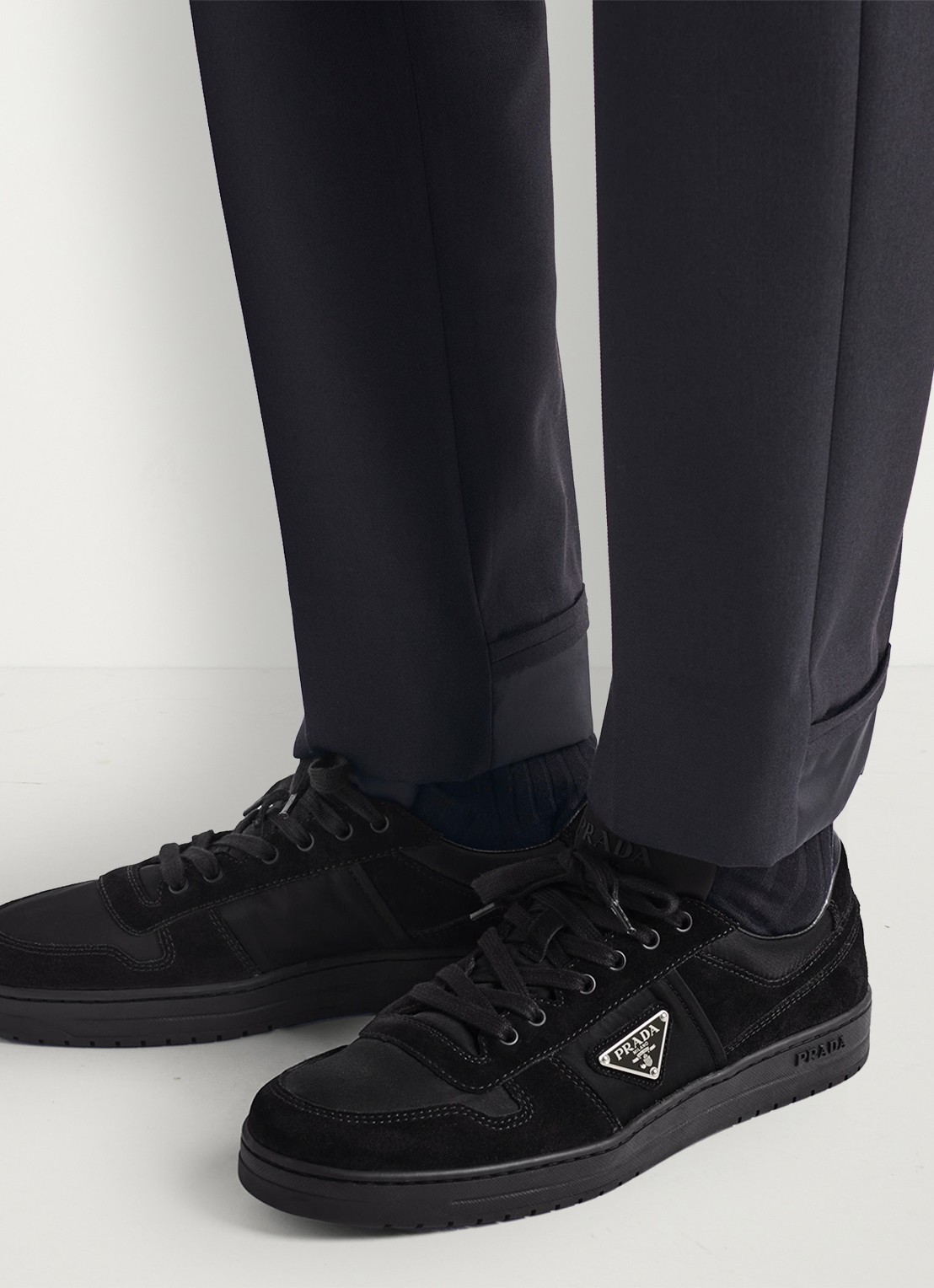 Prada Downtown Re-Nylon sneaker met suède details - voorkant 2 zwart