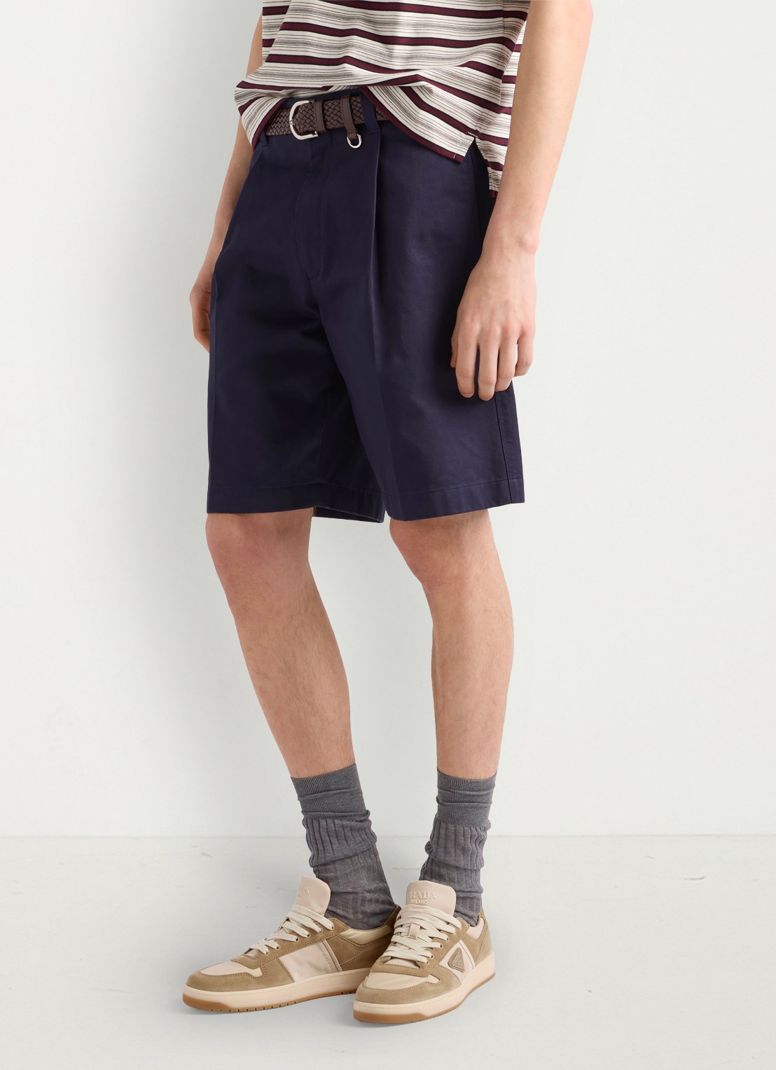 Prada Downtown Re-Nylon sneaker met suède details - voorkant 3 beige