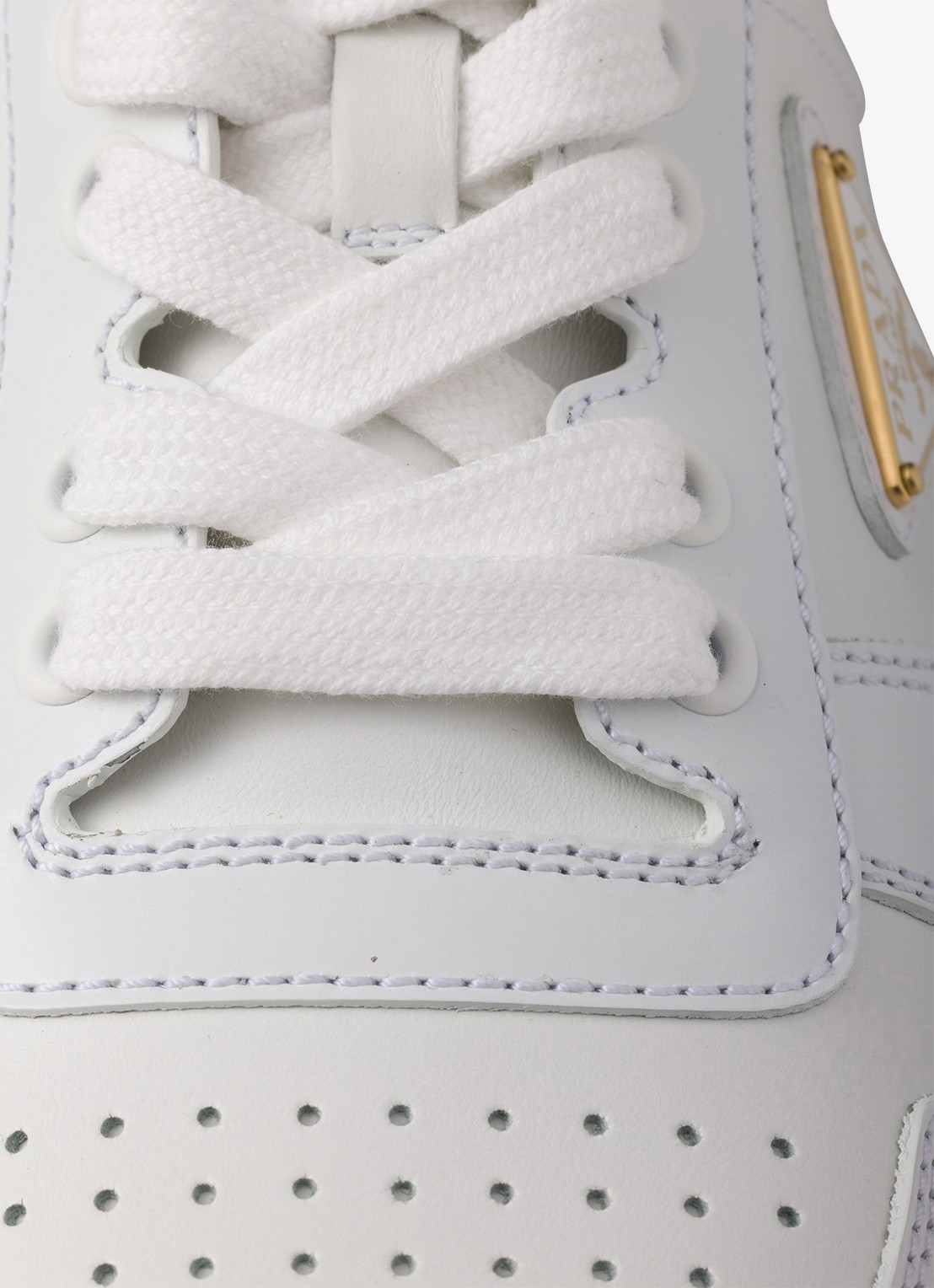 Prada Downtown sneaker van leer met logo - detail 3 wit