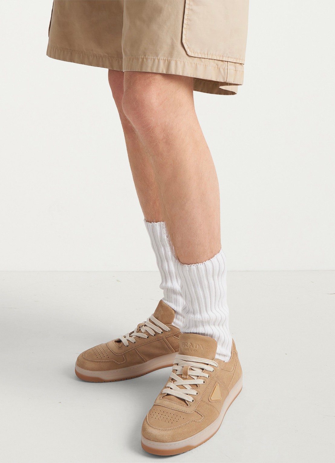 Prada Downtown sneaker van suède met logo - achterkant 4 beige