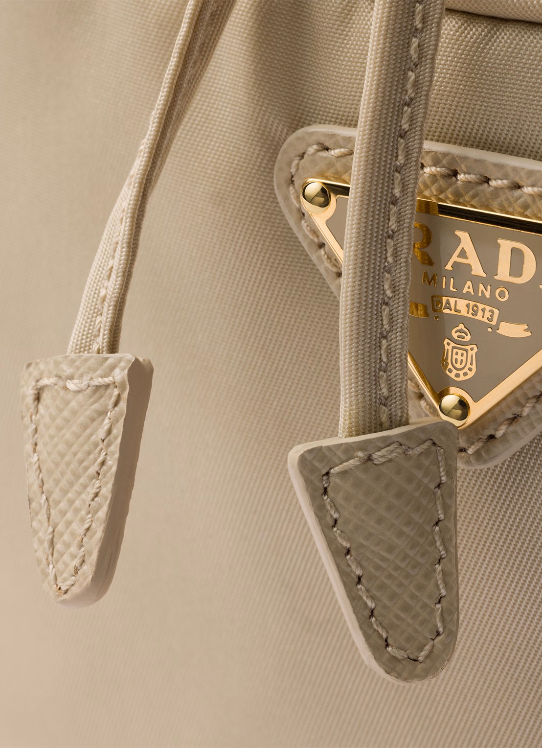 Prada Duet Re-Nylon handtas met leren details - detail 2 beige
