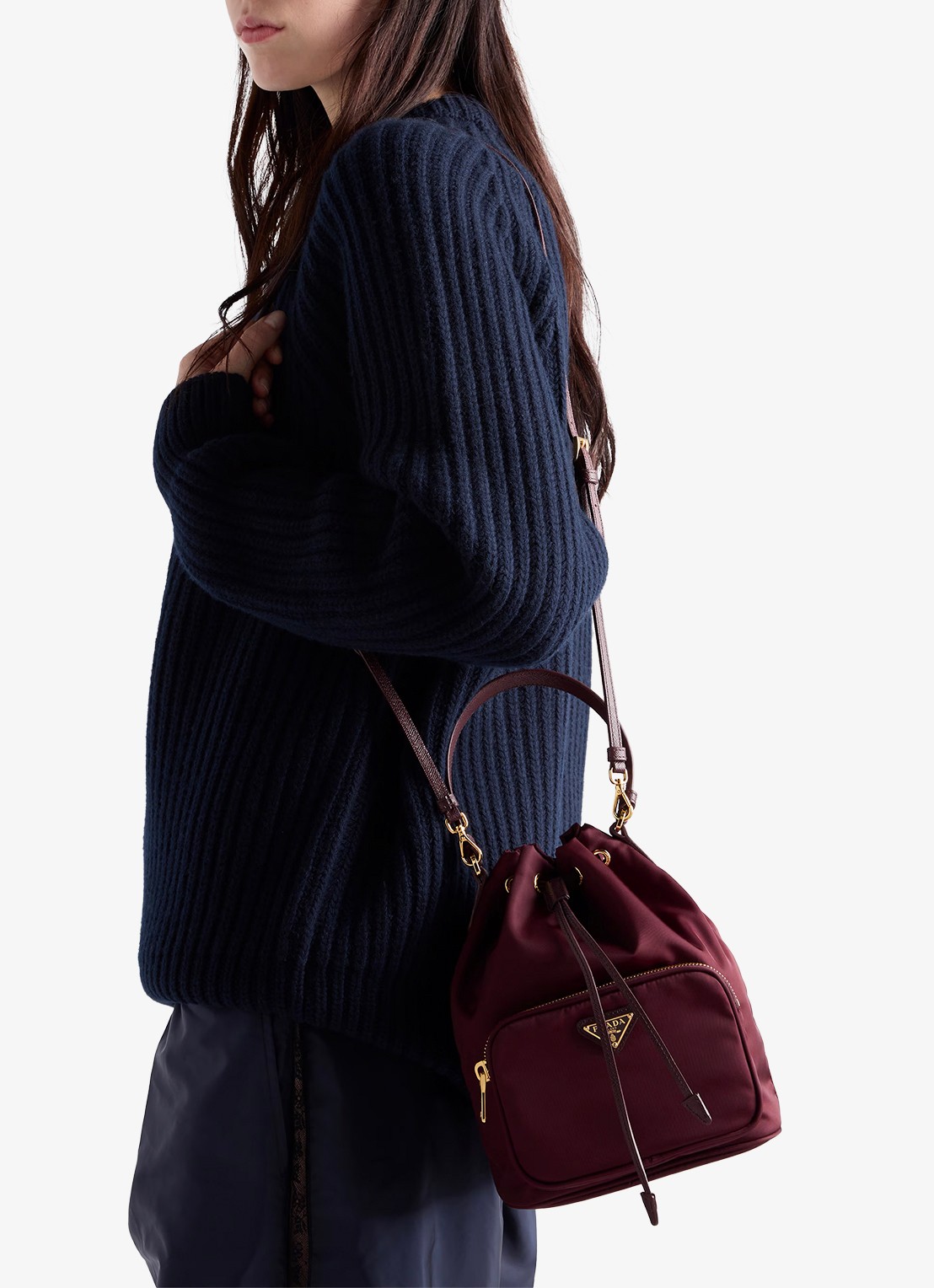 Prada Duet Re-Nylon handtas met leren details - detail 7 bordeauxrood