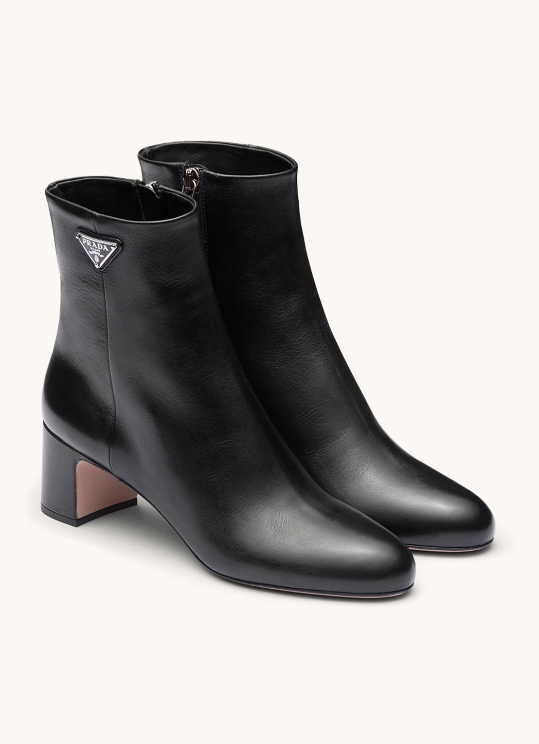 Prada Enkellaars van leer met logo - voorkant 2 zwart