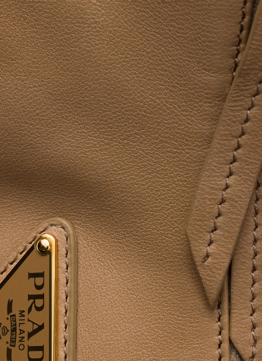 Prada Explore Large schoudertas van lamsleer - detail 3 lichtbruin