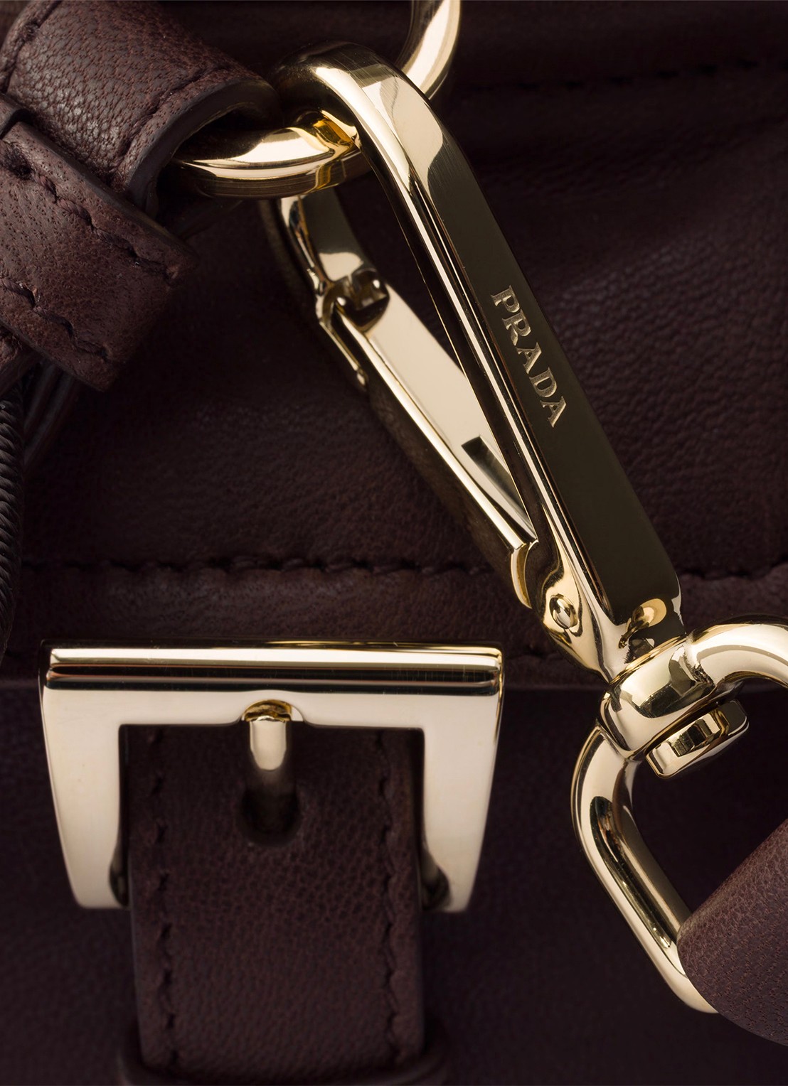 Prada Explore Mini schoudertas van lamsleer - detail 4 donkerbruin