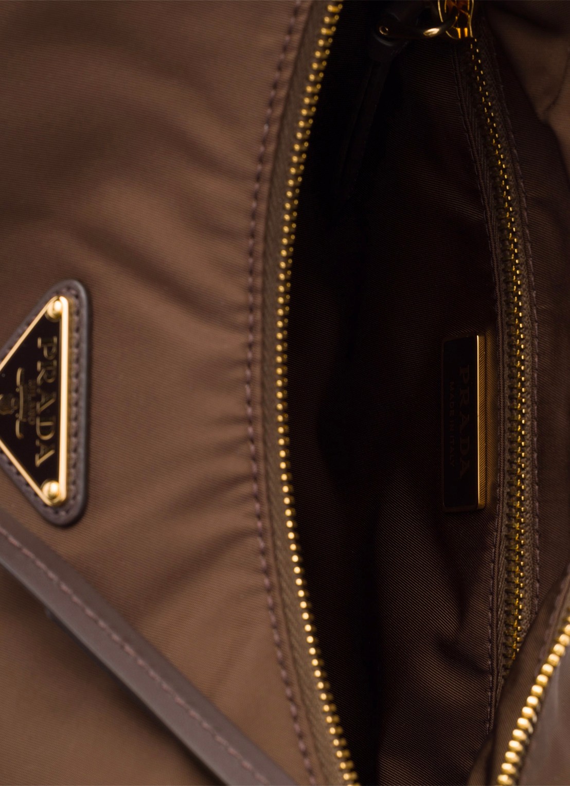 Prada Explore Re-Nylon Large schoudertas met leren details - detail 2 bruin