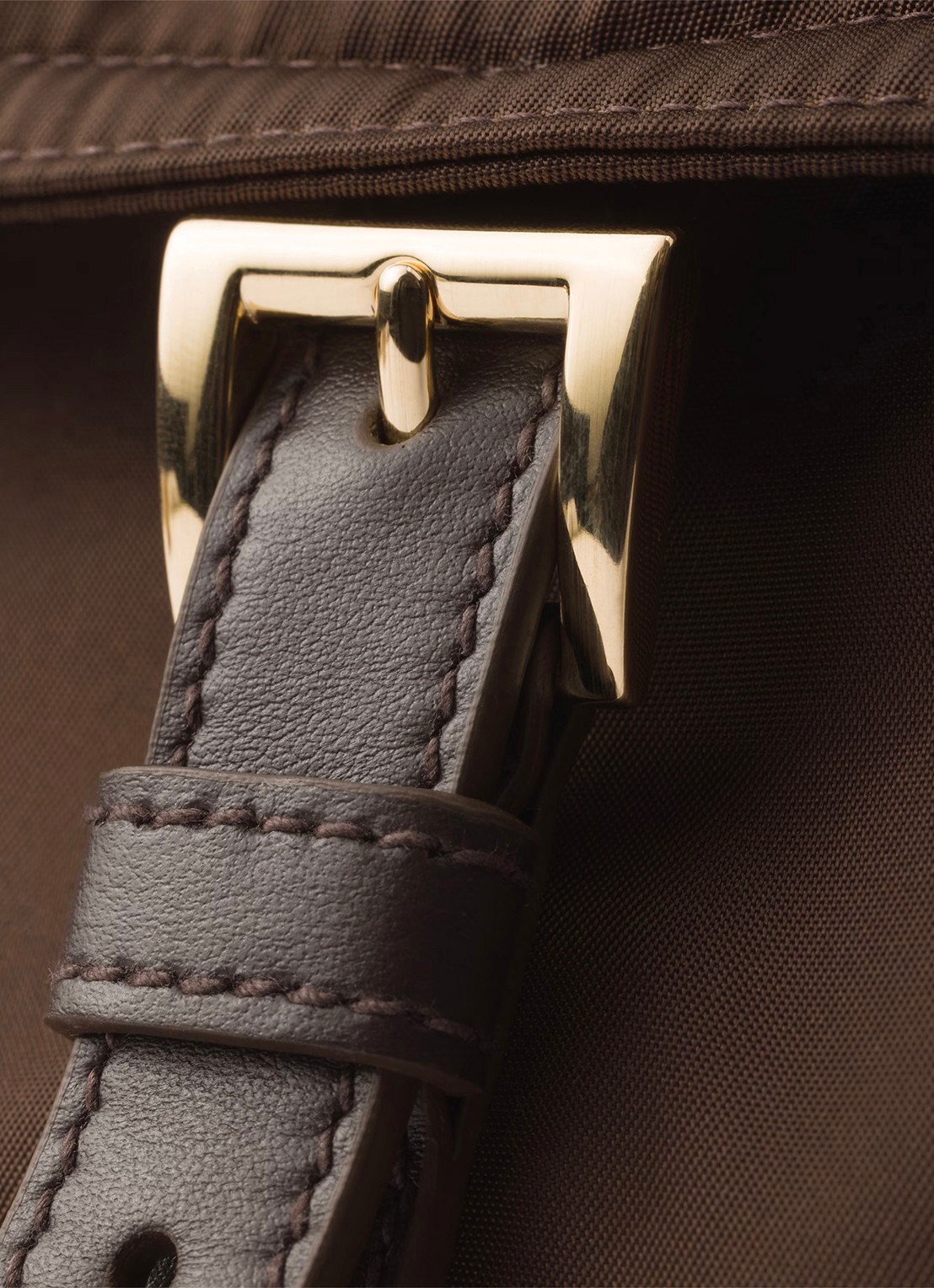 Prada Explore Re-Nylon Medium schoudertas met leren details - detail 4 donkerbruin