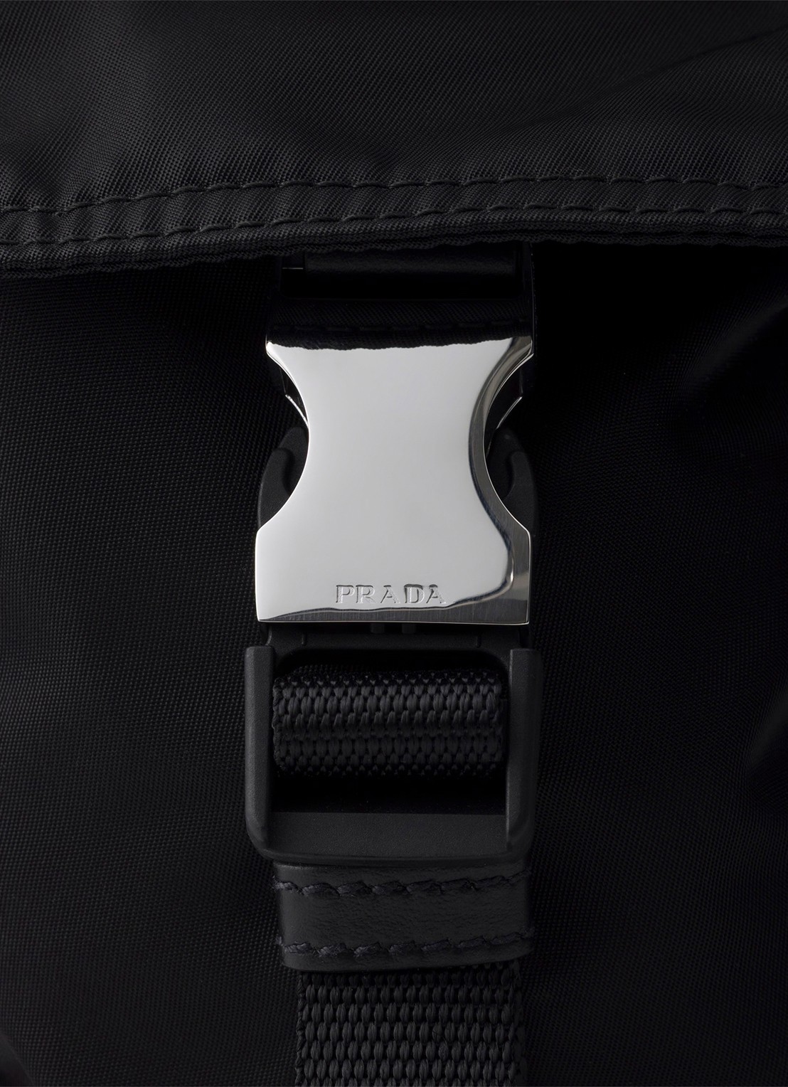 Prada Explore Re-Nylon schoudertas met leren details - detail 4 zwart