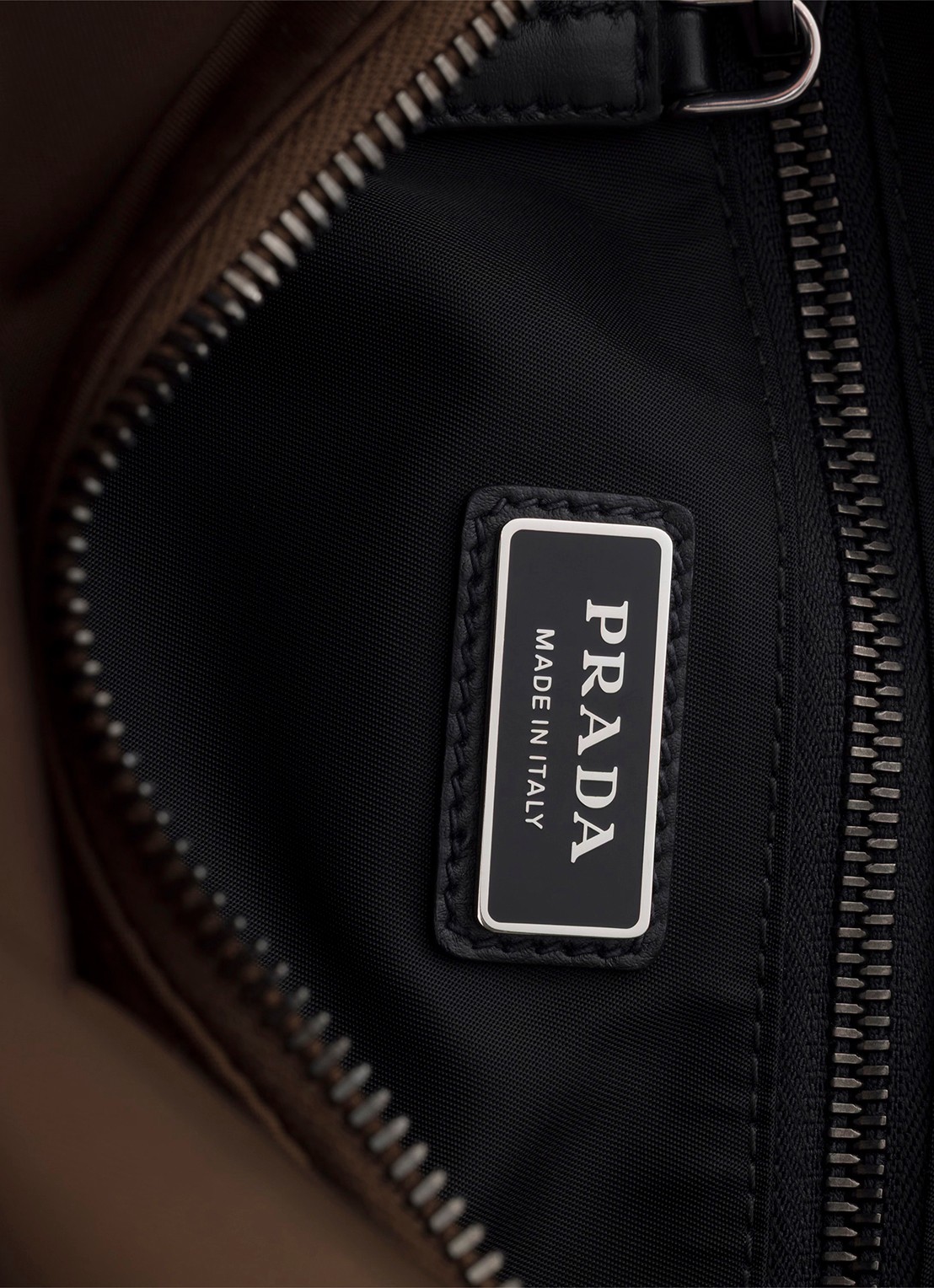 Prada Explore Re-Nylon schoudertas met leren details - detail 2 bruin